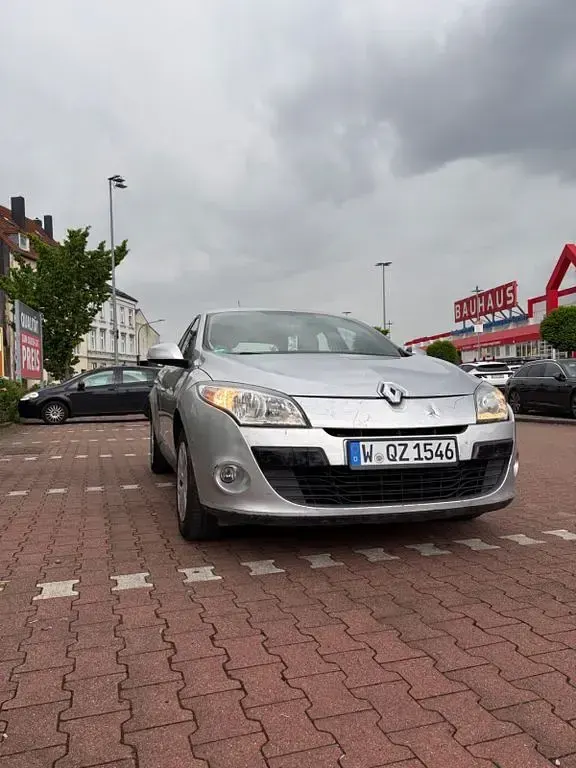Gebraucht Renault Mégane III Expression 101 PS (74 kW) 2012 Silber Limousine