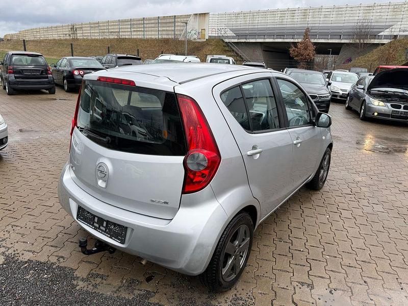 Gebraucht Opel Agila Edition 68 PS (50 kW) 2014 Silber Kleinwagen