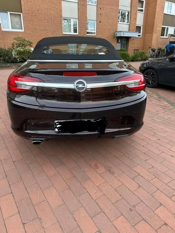 Usado Opel Cascada 165 HP (121 kW) 2014 Castanho Cabrios