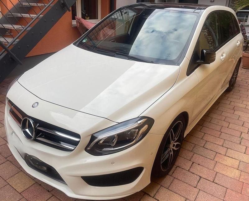 Weiß Gebraucht 2017 Mercedes B250 AMG line Van / Kleinbus | 19.500 € (Fairer Preis) - Bild 1/4