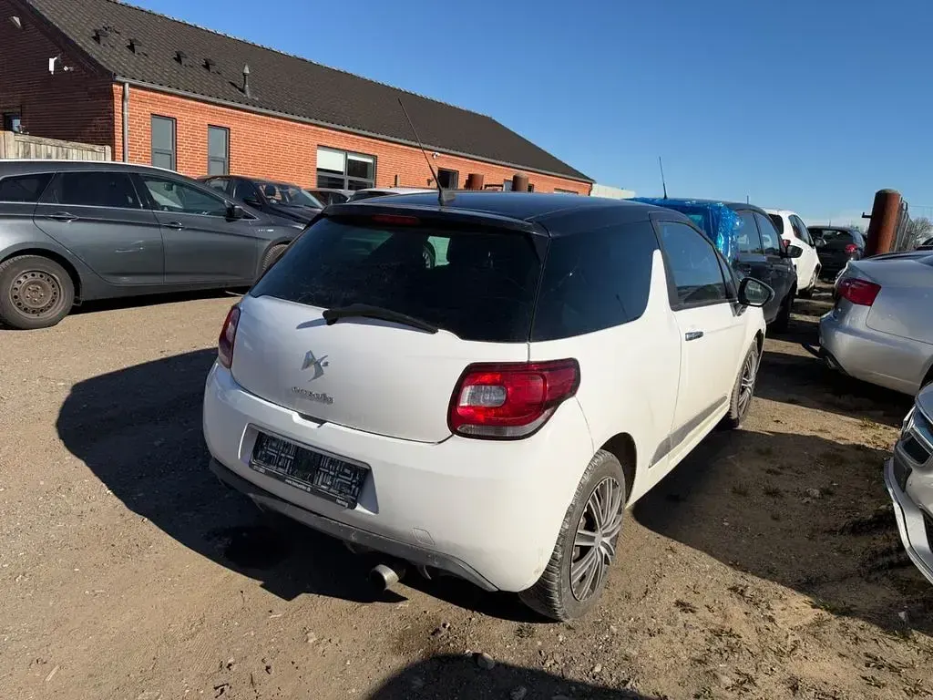 Gebraucht Citroën DS3 So Chic 92 PS (67 kW) 2011 Schwarz Kleinwagen