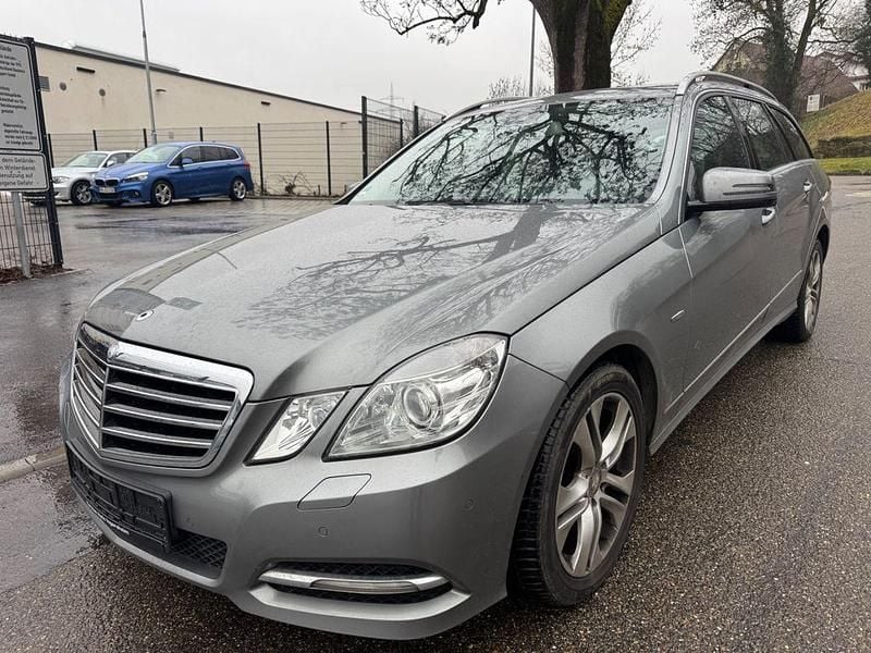 Silber Gebraucht 2011 Mercedes E200 Kombi | 8.650 € (Guter Preis) - Bild 1/4