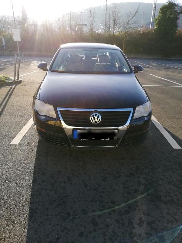 Schwarz Gebraucht 2006 VW Passat Limousine | 1.950 € (Guter Preis) - Bild 1/4