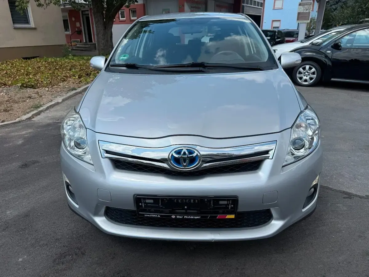 Gebraucht Toyota Auris Hybrid Life 99 PS (72 kW) 2011 Silber Limousine