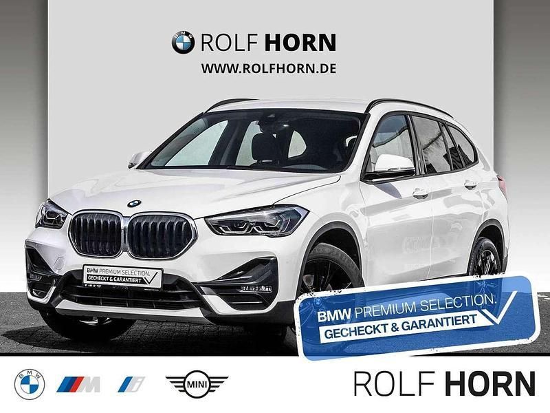 Alpinweiß uni Gebraucht 2021 BMW X1 Sport Line SUV | 22.820 € (Fairer Preis) - Bild 1/4
