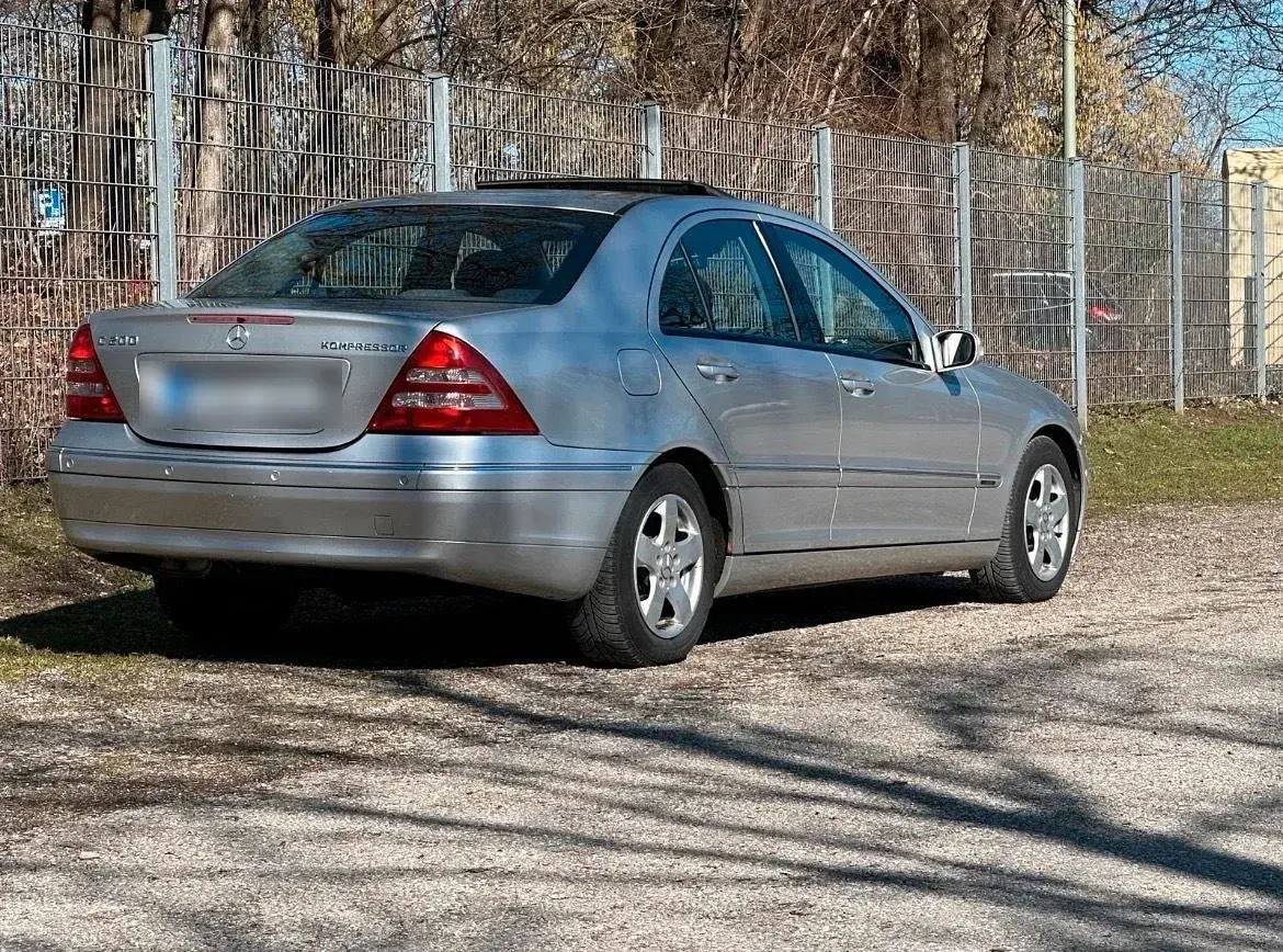 Gebraucht Mercedes C200 163 PS (119 kW) 2003 Silber Limousine
