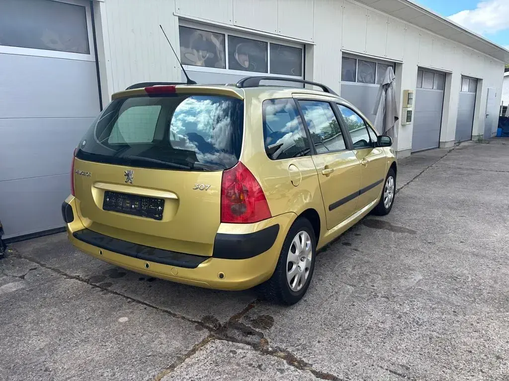 Gebraucht Peugeot 307 109 PS (80 kW) 2002 Gold Limousine
