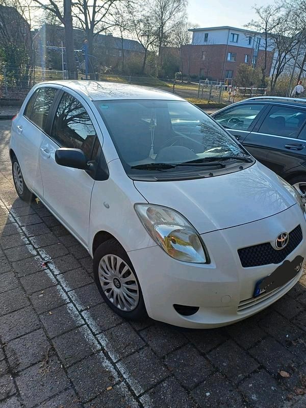 Gebraucht Toyota Yaris 82 PS (60 kW) 2009 Weiß Kleinwagen
