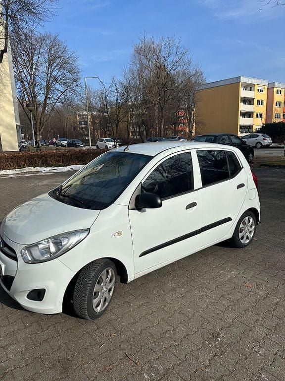 Weiß Gebraucht 2011 Hyundai i10 Classic Kleinwagen | 2.950 € (Etwas zu teuer) - Bild 1/4