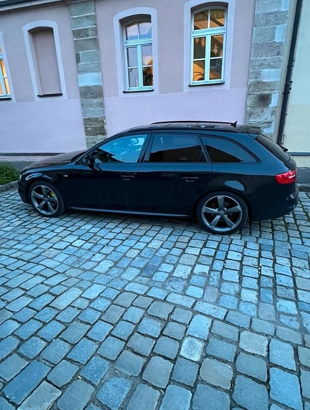 Gebraucht Audi A4 177 PS (130 kW) 2013 Schwarz Kombi