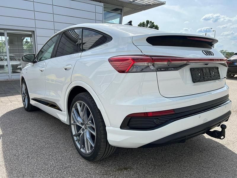 Gebraucht Audi Q4 Sportback e-tron S-Line 150 kW (204 PS) 2024 Gletscherweiß metallic SUV