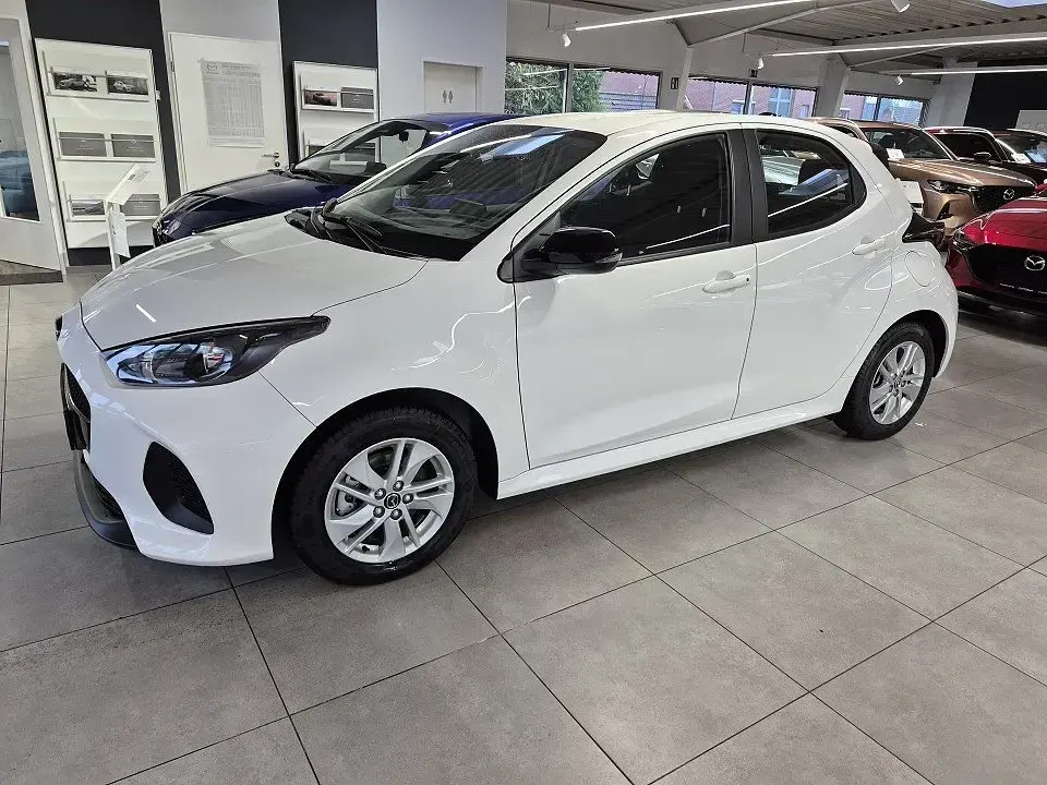 Gebraucht Mazda 2 Center-Line 116 PS (85 kW) 2025 Lunar white Limousine
