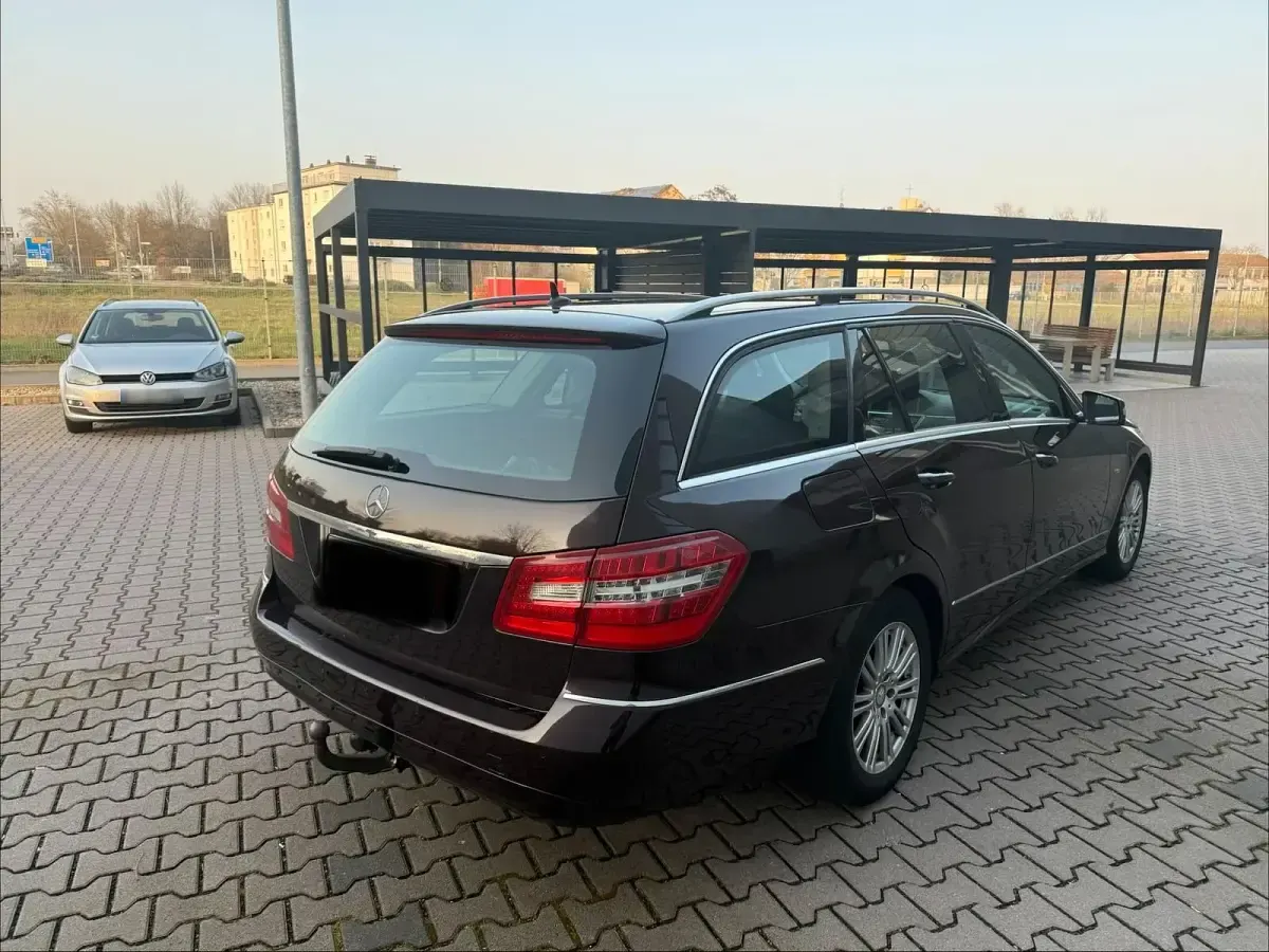 Usata Mercedes E250 204 CV (150 kW) 2011 Andere farben Station wagon