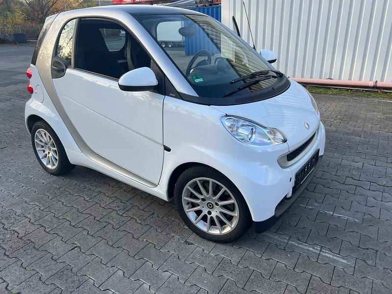 Weiß Gebraucht 2010 Smart ForTwo Coupé Coupé | 3.800 € - Bild 1/4