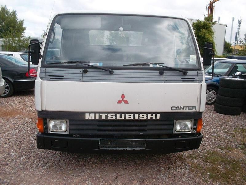 Weiß Gebraucht 1995 Mitsubishi Canter SUV | 3.999 € - Bild 1/4