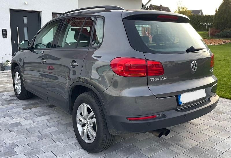 Grau Gebraucht 2012 VW Tiguan Trendline SUV | 11.200 € (Fairer Preis) - Bild 1/4
