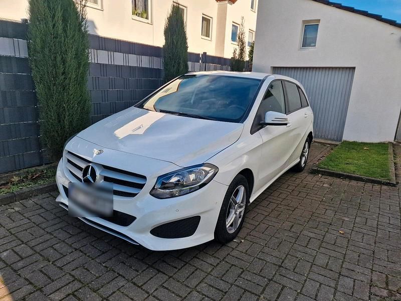 Weiß Gebraucht 2019 Mercedes B220 Ambition Van / Kleinbus | 13.800 € - Bild 1/4