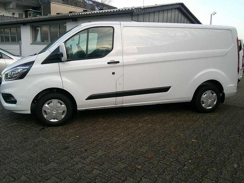 Gebraucht Ford Transit Custom Trend 131 PS (96 kW) 2023 Frostweiß Van / Kleinbus