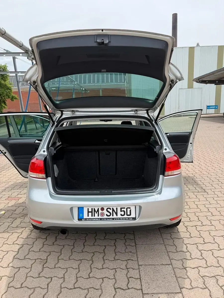 Gebraucht VW Golf VI 105 PS (77 kW) 2011 Grau Kleinwagen