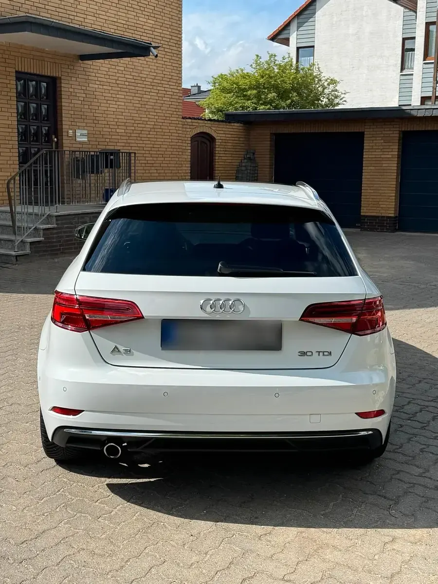 Gebraucht Audi A3 Sportback 116 PS (85 kW) 2018 Weiß Kleinwagen