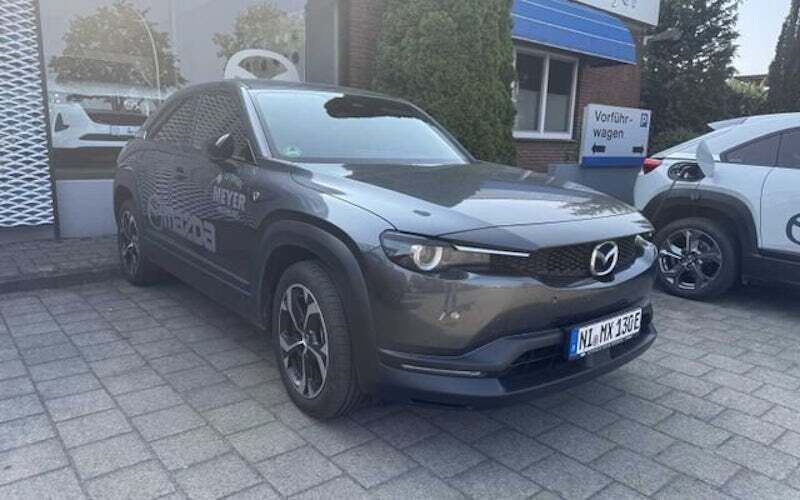 Machine gray Gebraucht 2025 Mazda MX30 Exclusive-Line SUV | 24.900 € (Superpreis) - Bild 1/3