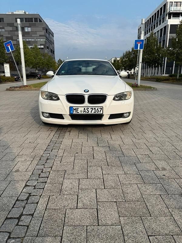 Weiß Gebraucht 2008 BMW 320 Cabriolet Cabrio | 9.400 € (Fairer Preis) - Bild 1/4