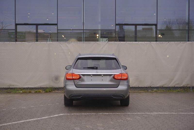 Gebraucht Mercedes C250 204 PS (150 kW) 2015 Silber Limousine