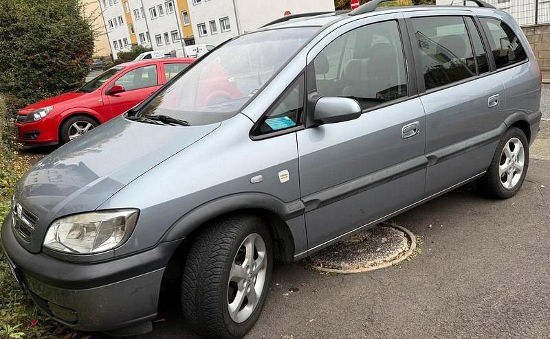 Silber Gebraucht 2003 Opel Zafira Limousine | 3.499 € - Bild 1/2