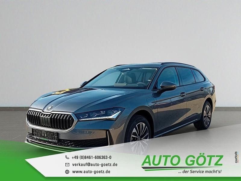 Neu Skoda Superb Selection 204 PS (150 kW) 2025 Graphitegrau metallic Kombi