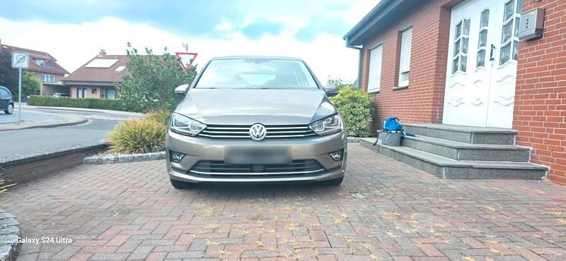 Gold Gebraucht 2017 VW Golf Sportsvan Van / Kleinbus | 9.999 € (Superpreis) - Bild 1/4