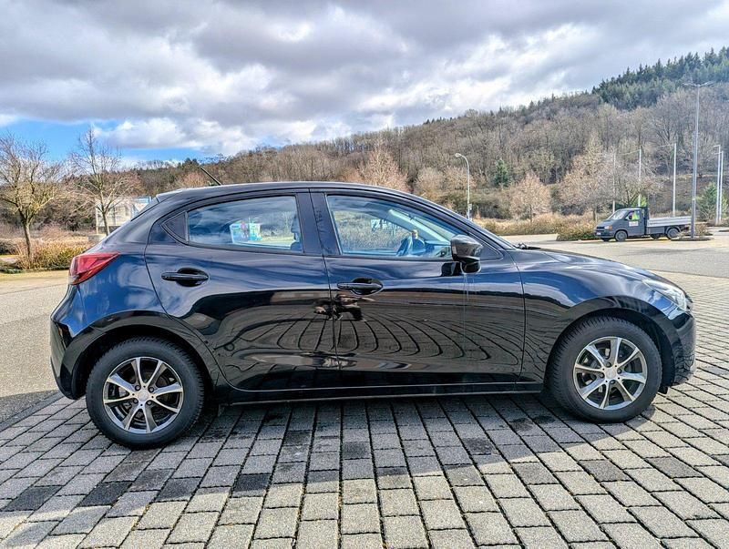 Second-hand Mazda 2 75 CP (55 kW) 2017 Negru Hatchback