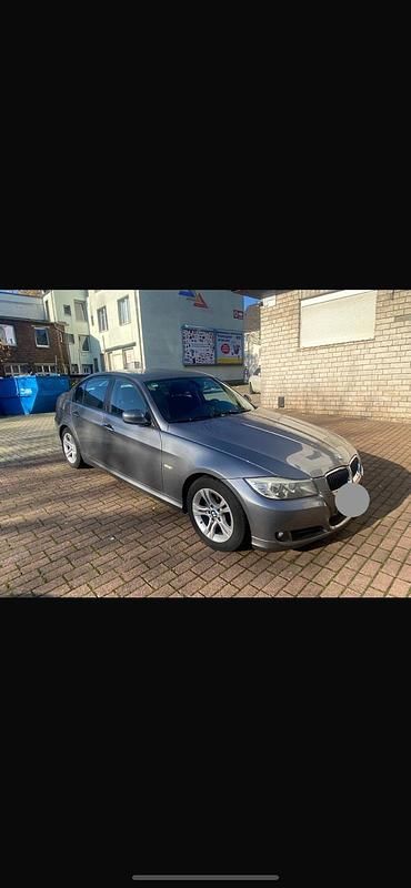 Grau Gebraucht 2009 BMW 316 Limousine | 4.400 € - Bild 1/4