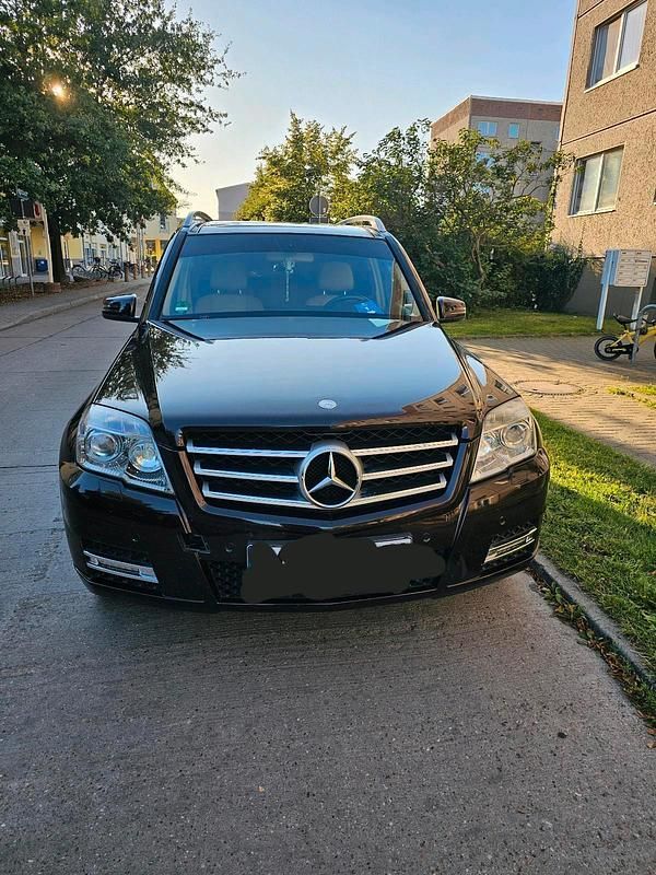 Braun Gebraucht 2010 Mercedes GLK250 SUV | 8.490 € (Fairer Preis) - Bild 1/4