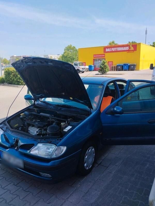 Blau Gebraucht 1996 Renault Mégane Limousine | 700 € (Guter Preis) - Bild 1/4