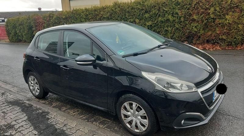 Schwarz Gebraucht 2015 Peugeot 208 Active Kleinwagen | 3.650 € (Guter Preis) - Bild 1/4