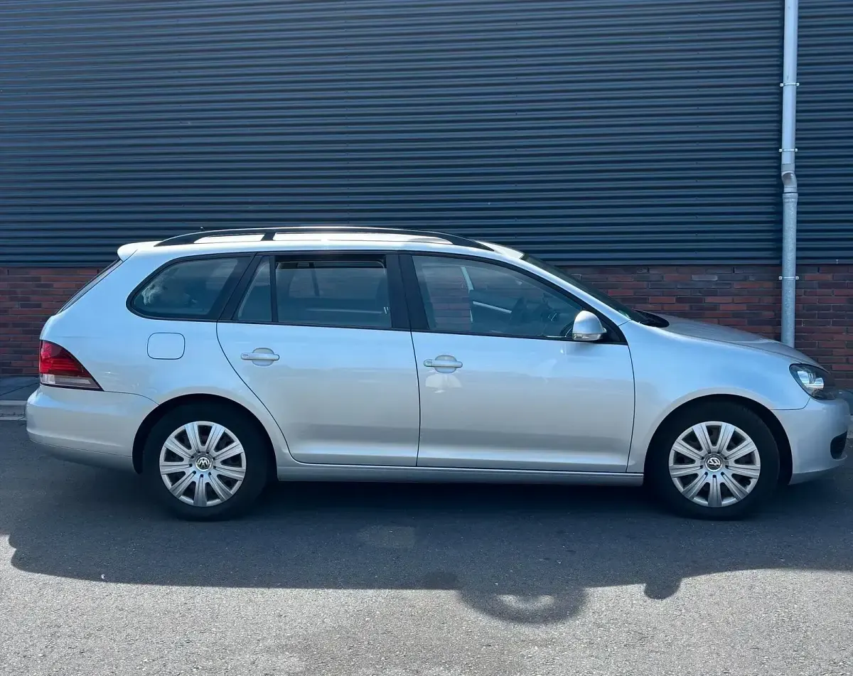 Gebraucht VW Golf VI 105 PS (77 kW) 2011 Silber Kleinwagen