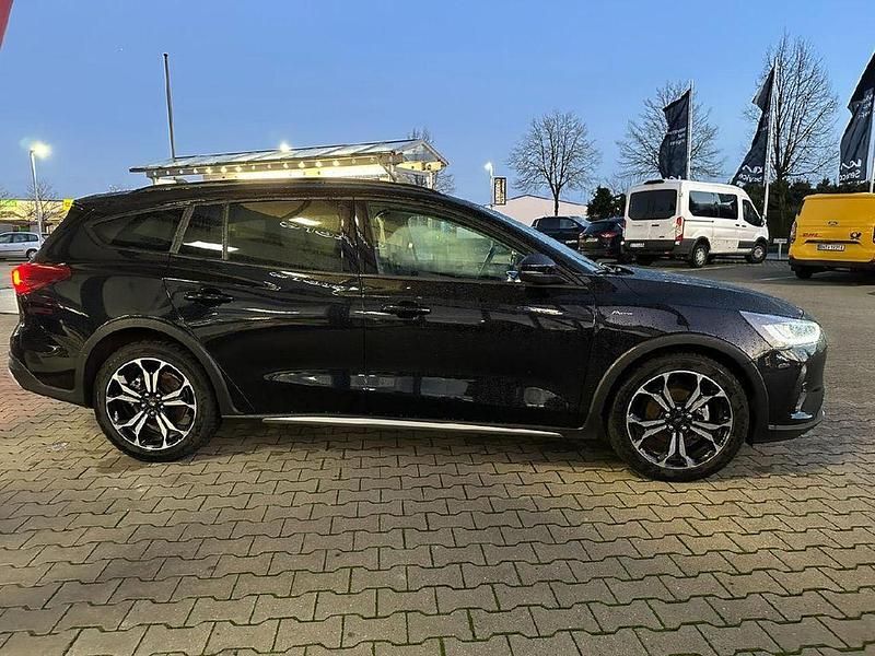 Gebraucht Ford Focus Active 155 PS (114 kW) 2022 Schwarz Kombi