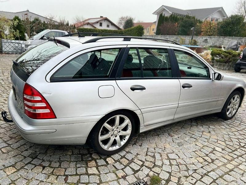 Silber Gebraucht 2007 Mercedes C220 Avantgarde Limousine | 2.650 € (Superpreis) - Bild 1/4