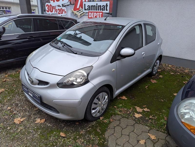 Silber Gebraucht 2008 Toyota Aygo Kleinwagen | 3.750 € (Etwas zu teuer) - Bild 1/4