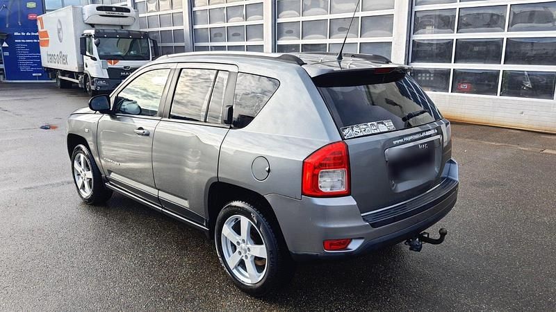 Gebraucht Jeep Compass 156 PS (114 kW) 2013 Grau SUV