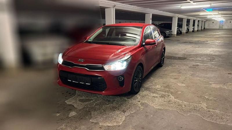 Gebraucht Kia Rio 84 PS (61 kW) 2018 Rot Limousine