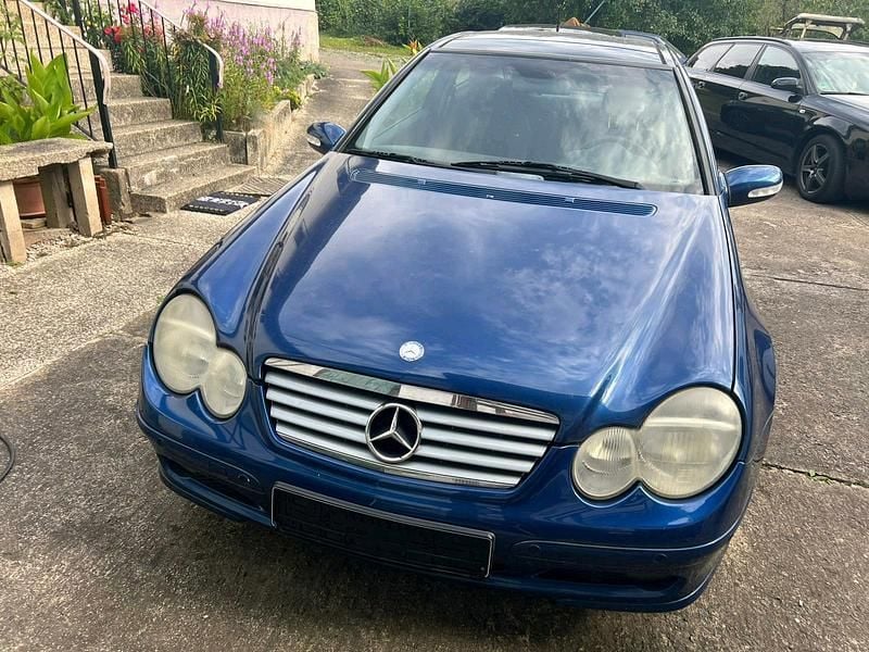 Blau Gebraucht 2002 Mercedes C180 Coupé | 1.790 € (Superpreis) - Bild 1/4