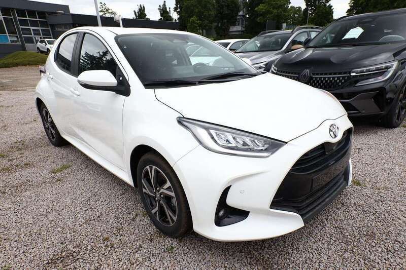 Pure white Neu 2025 Toyota Yaris Hybrid Kleinwagen | 23.361 € (Superpreis) - Bild 1/4