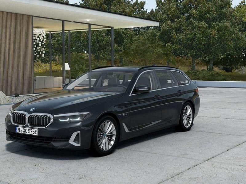 Gebraucht BMW 530e Luxury Line 292 PS (214 kW) 2022 Sophistograu (grau) Kombi