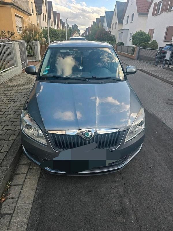 Grau Gebraucht 2012 Skoda Fabia Kombi | 1.900 € (Superpreis) - Bild 1/4