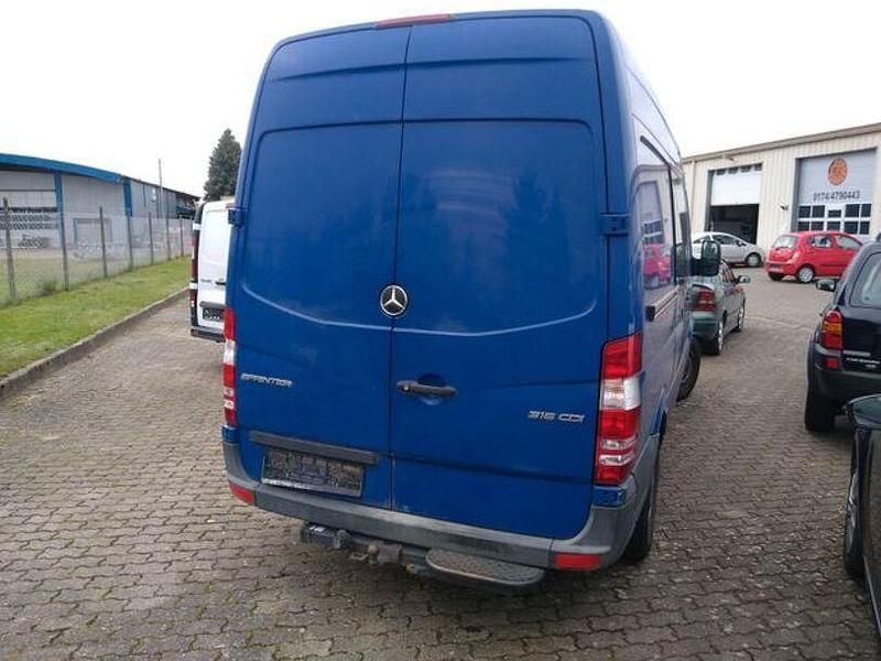 Second-hand Mercedes Sprinter 103 CP (75 kW) 2017 Albastru Van