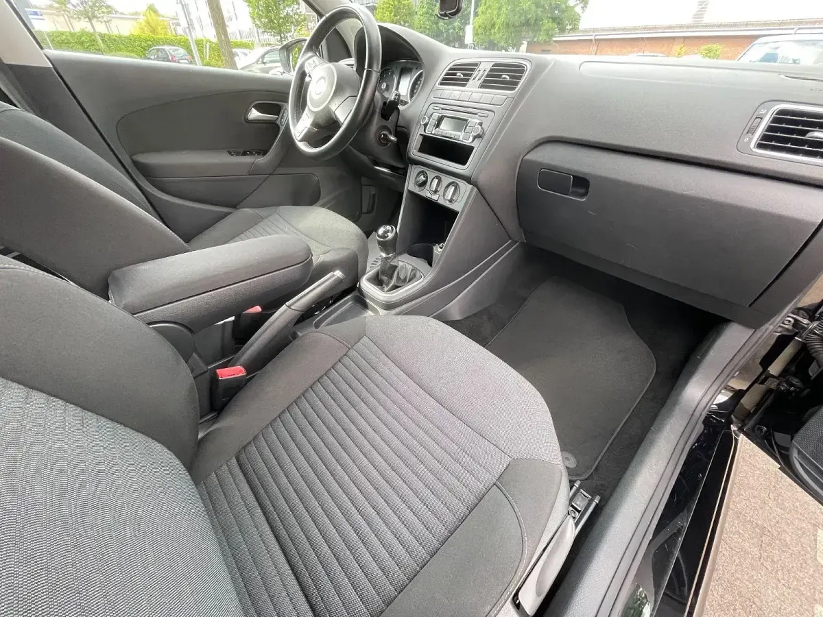 Gebraucht VW Polo Comfortline 69 PS (50 kW) 2014 Schwarz Limousine