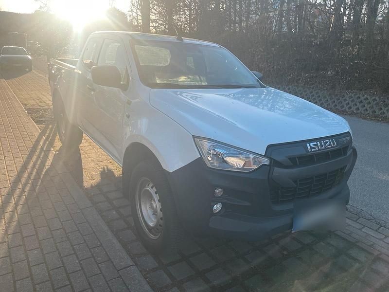Gebraucht Isuzu Pick up 163 PS (119 kW) 2022 Weiß Abholung
