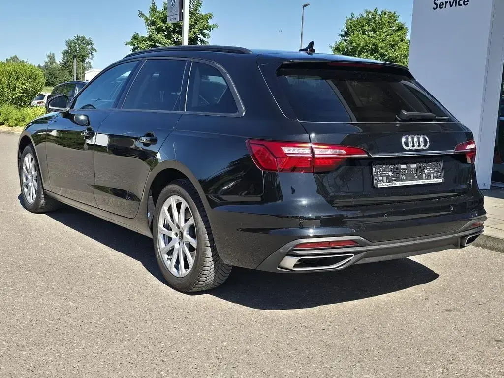 Gebraucht Audi A4 150 PS (110 kW) 2022 Mythosschwarz metallic Kombi