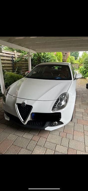 Weiß Gebraucht 2016 Alfa Romeo Giulietta Kleinwagen | 12.500 € (Fairer Preis) - Bild 1/4